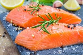 Lachsfilet in der Ernährung eines Mannes mit verminderter Libido.